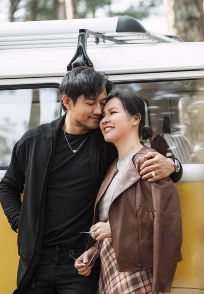 Bà xã doanh nhân cũng luôn đồng hành với Quý Bình trong suốt thời gian anh chống chọi với bạo bệnh.&nbsp;(Ảnh FBNV)