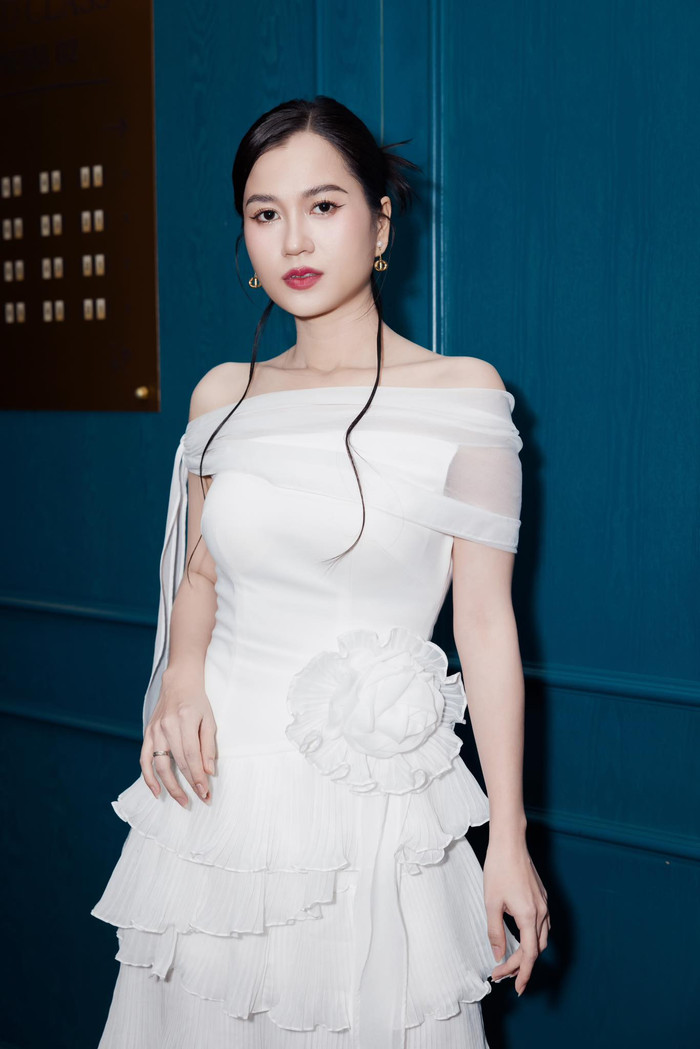 Showbiz 24h: Lâm Vỹ Dạ khéo khoe nhan sắc sau khi giảm cân. Ảnh: FBNV