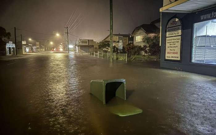 Bão Alfred đổ bộ: Hơn 200 nghìn hộ dân mất điện, tài xế bị cuốn trôi Ảnh 2