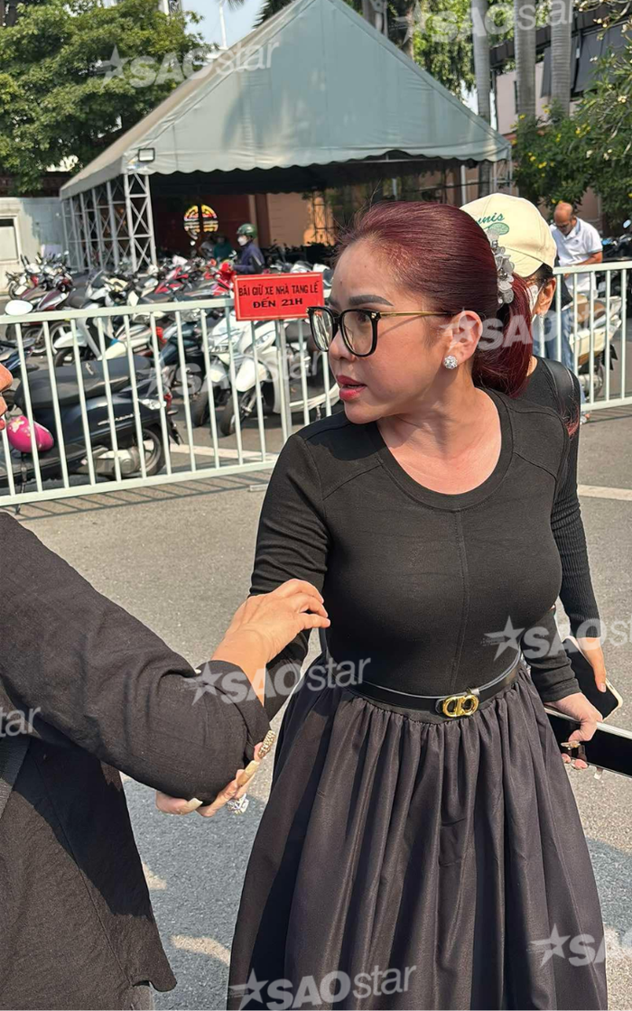 Showbiz 24h: Bình Tinh cùng một số nghệ sĩ đã đến viếng Quý Bình tại Nhà tang lễ Quốc gia phía Nam