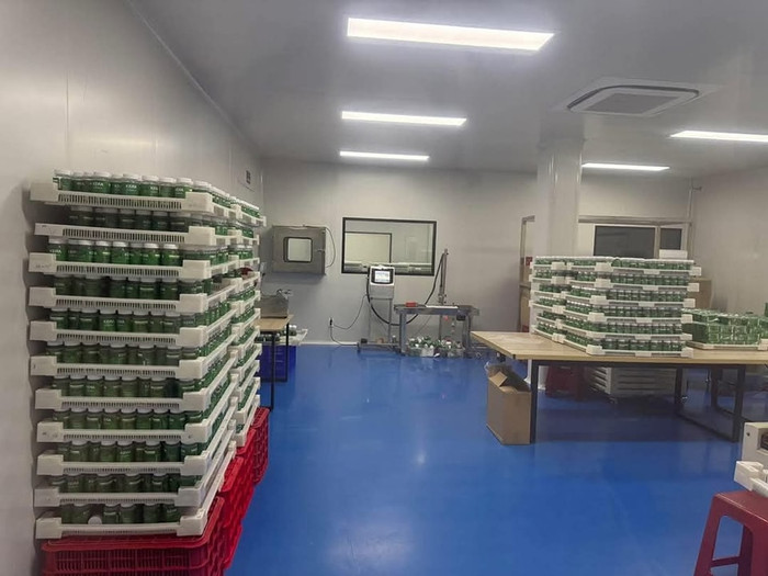 Những hộp kẹo rau củ trước khi tung ra bán trên thị trường