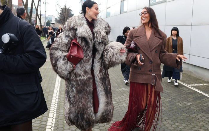 Các tín đồ mặc gì ở Tuần lễ Thời trang Milan 2025? Ảnh 2