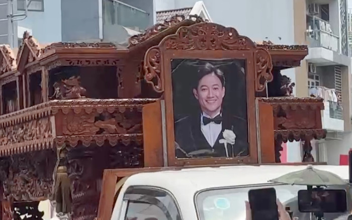 Xúc động hình ảnh xe tang chở linh cữu diễn viên Quý Bình Ảnh 2