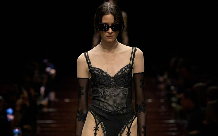 Balenciaga bị chê cười vì thiết kế nội y có giá gần 6.000 USD Ảnh 2