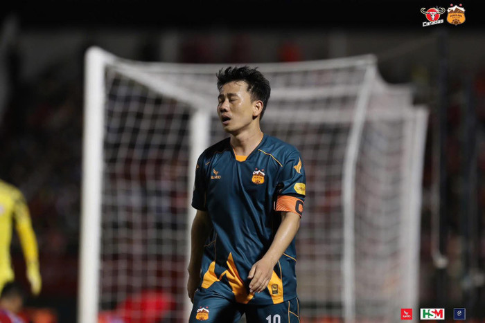 Bầu Đức đã theo dõi màn trình diễn ấn tượng của Minh Vương trước CLB Thanh Hóa và có lẽ hoàn toàn hài lòng với quyết định giữ chân đội trưởng HAGL. Ảnh: HAGL FC