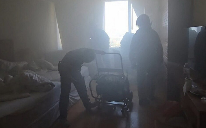 Vừa xong đám cưới, cô dâu chú rể hoảng hốt bỏ chạy khỏi phòng khách sạn Ảnh 2