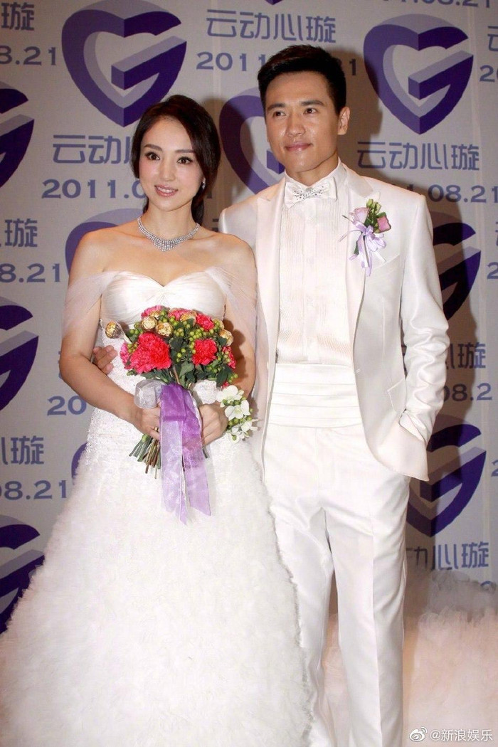 Ngay cả khi người yêu có hờ hững và keo kiệt thì nữ diễn viên họ Đổng vẫn dành cho anh tình cảm chân thành nhất. (Ảnh: Baidu)