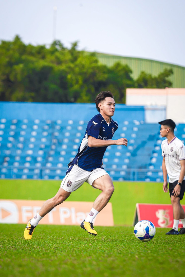 Bùi Vĩ Hào bị đứt dây chằng. Ảnh: CLB Bình Dương