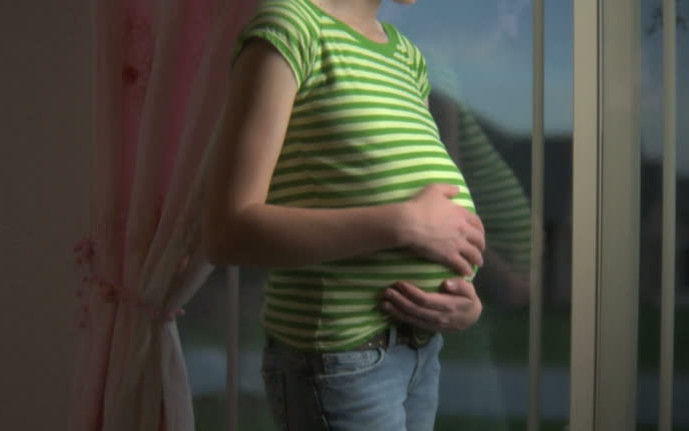 Cô gái 17 tuổi mang thai hộ cặp song sinh cho người đàn ông để nhận 3 tỷ đồng Ảnh 2