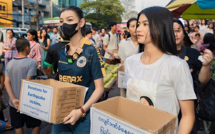 Hoa hậu đem thùng giấy xuống đường kêu gọi quyên góp hậu động đất Ảnh 2