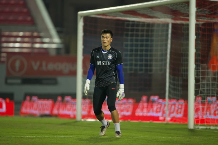 Thủ môn Bùi Tiến Dũng phải đối diện với áp lực cực lớn khi V.League 2025 trở lại vào cuối tuần này. Ảnh: CLB Đà Nẵng
