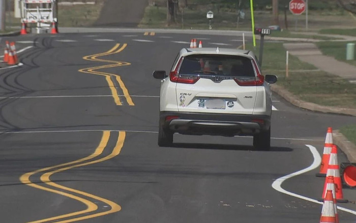 Choáng với thiết kế đường như 'tàu lượn siêu tốc', người dân hoang mang Ảnh 2