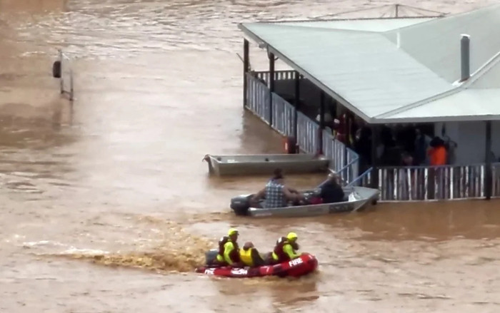 Úc: Lũ lụt 'thế kỷ' nhấn chìm một tiểu bang, 100.000 gia súc mất tích Ảnh 2