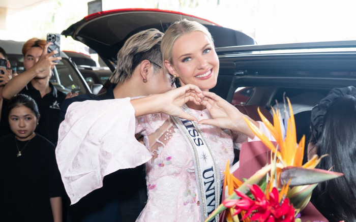 Hoa hậu Hoàn vũ 'xinh như búp bê' khi diện áo bà ba tại Việt Nam Ảnh 2