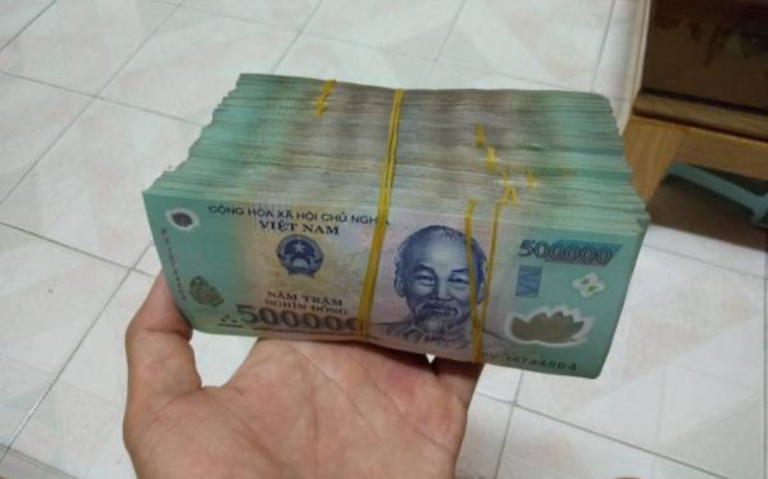 Cọc tiền mệnh giá 500.000 đồng bị đánh rơi, chủ nhân vẫn là 'ẩn số' Ảnh 2