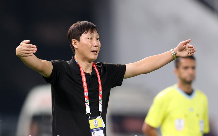 Phản ứng của HLV Kim Sang Sik khi sắp dẫn dắt Supachok Ảnh 2