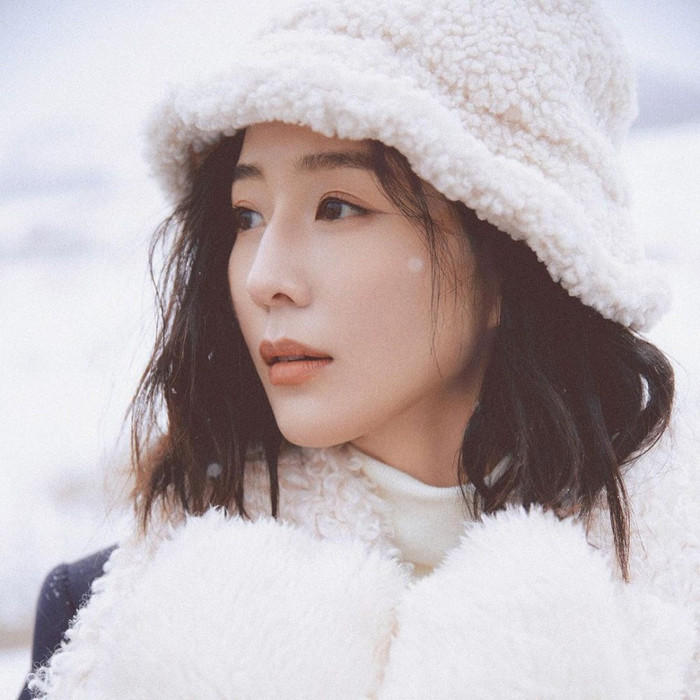 Nữ diễn viên Trương Quân Ninh bị ảnh hưởng bởi cuộc khủng hoảng chứng khoán toàn cầu (Ảnh: Weibo).