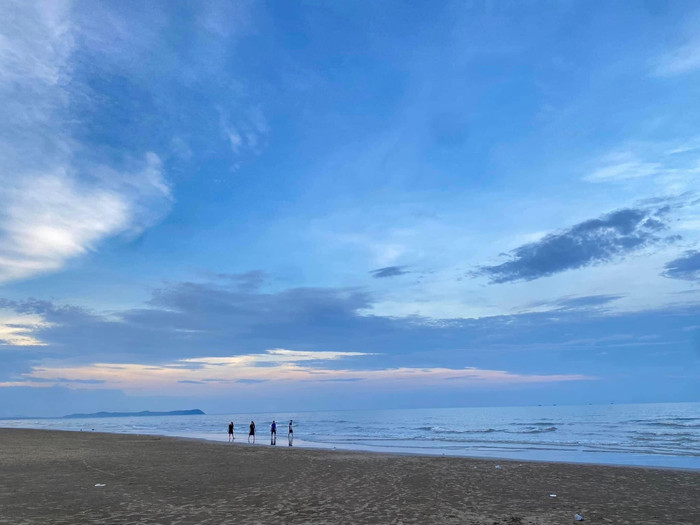 Không nhộn nhịp như Sầm Sơn, Thanh Hoá có 1 bãi biển được ví như 'viên ngọc thô' đẹp đến nao lòng Ảnh 2