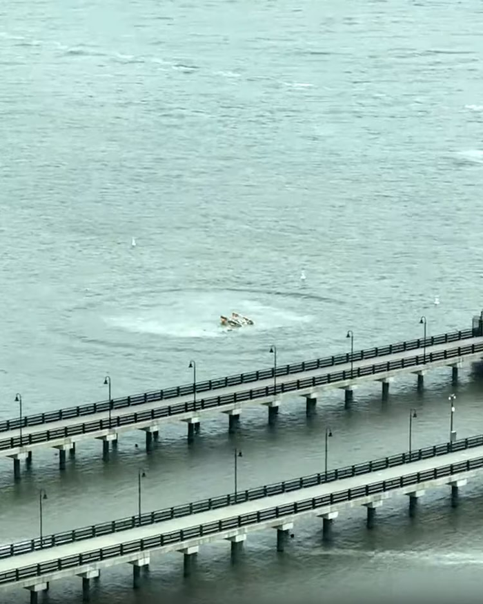 Hình ảnh vụ tai nạn rơi máy bay trực thăng. 