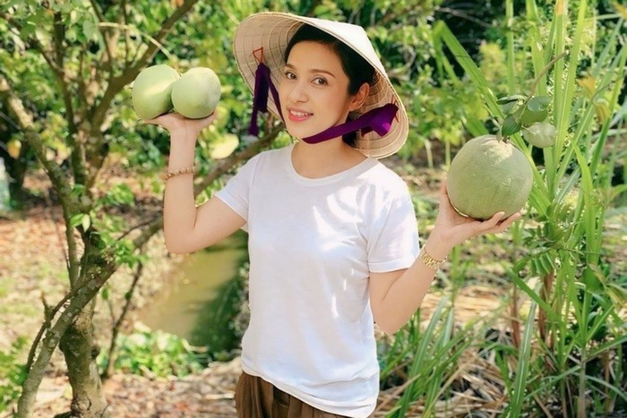 Việt Trinh sống bình yên trong ngôi nhà vườn ở Bình Dương. (Ảnh FBNV)