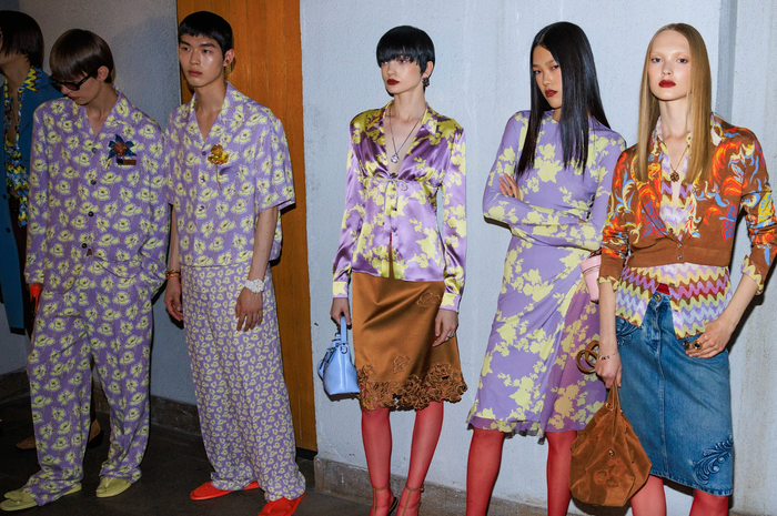 Màn sáp nhập của Prada và Versace gây 'rúng động' giới thời trang thế giới. (Ảnh: Vogue)