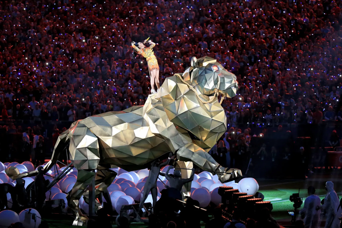 Katy Perry's trình diễn tại Super Bowl XLIX Halftime Show năm 2015. 