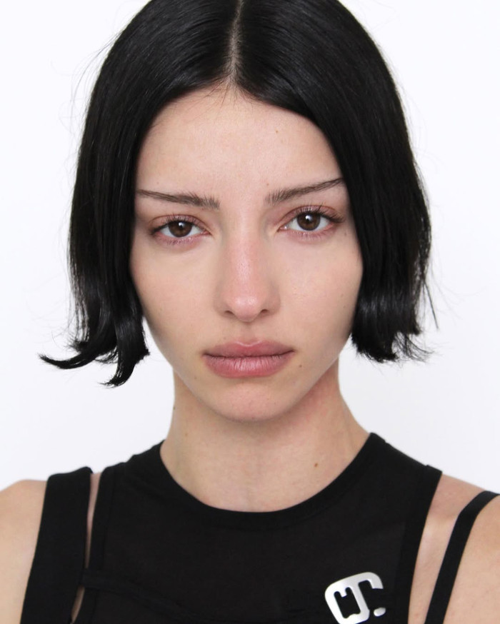 Nữ người mẫu Lucy Markovic qua đời ở tuổi 27 vì căn bệnh dị dạng động mạch não (AVM). (Ảnh: IGNV)