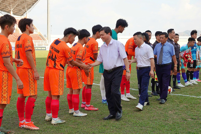 CLB Kon Tum ra quân hòa 1-1 Trẻ Đà Nẵng. Ảnh: Linh Hùng