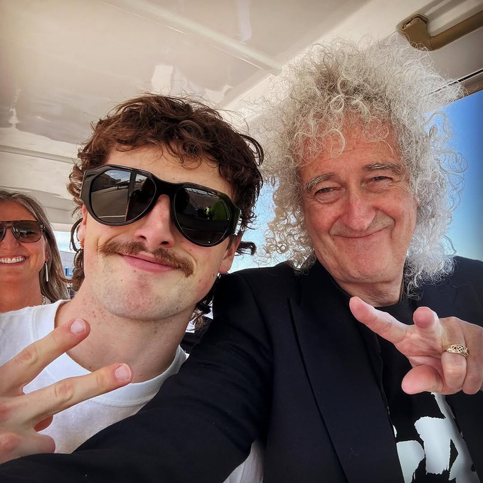 Nam ca sĩ công bố ra mắt album mới ngay trên sân khấu Coachella 2025 Ảnh 2