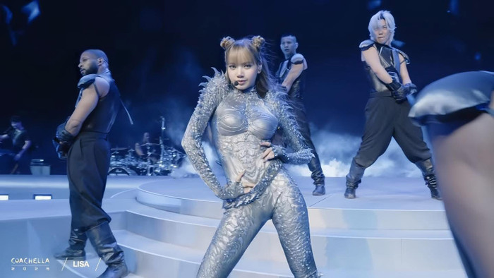 Lisa bị chỉ trích tư thế phản cảm trên sân khấu Coachella 2025 Ảnh 4