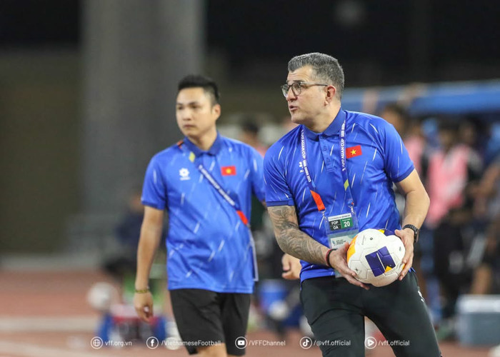 HLV Cristiano Roland đã có những chia sẻ về U17 Việt Nam vào trưa nay (12/4). Ảnh: VFF