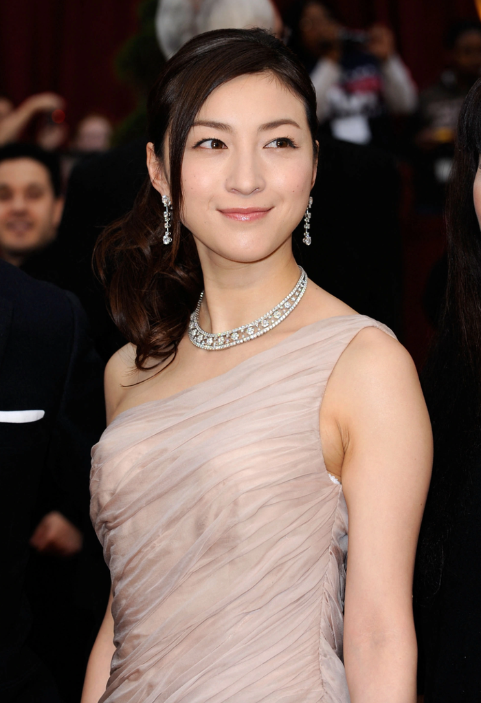 Được mệnh danh là 'Ngọc nữ showbiz' nhưng Hirosue Ryoko có đời tư đầy phức tạp. (Ảnh: Yahoo Japan)