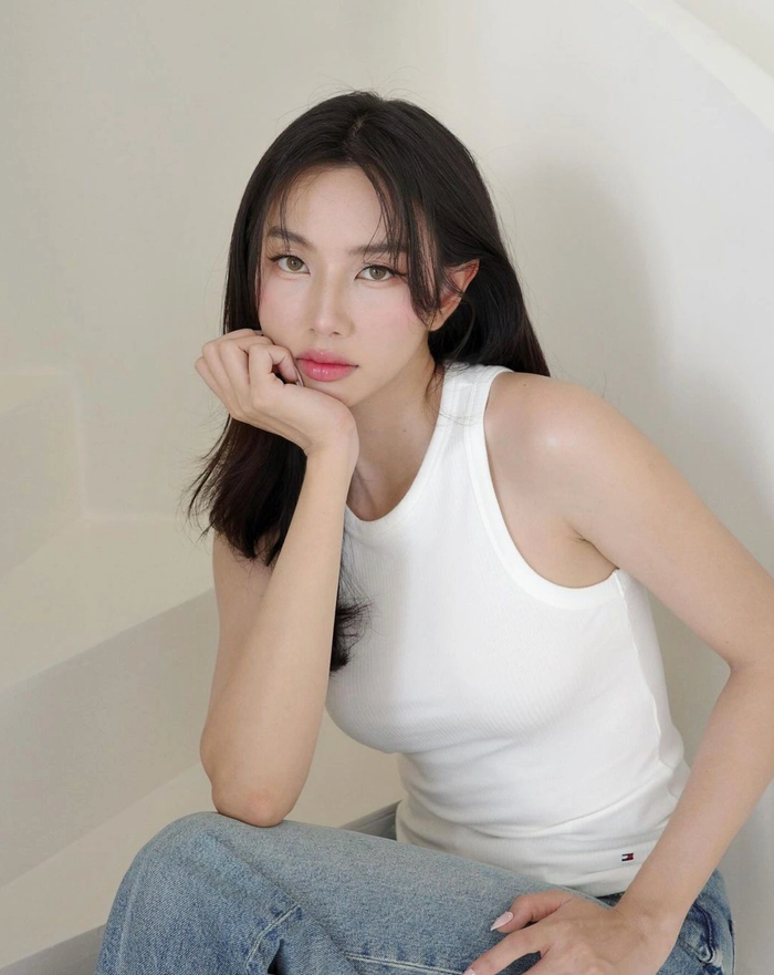 Hoa hậu Thùy Tiên 'ở ẩn' trên mạng xã hội giữa lùm xùm kẹo rau củ. Lần gần nhất nàng hậu lộ diện là vào ngày 2/4 tại một hoạt động thiện nguyện.