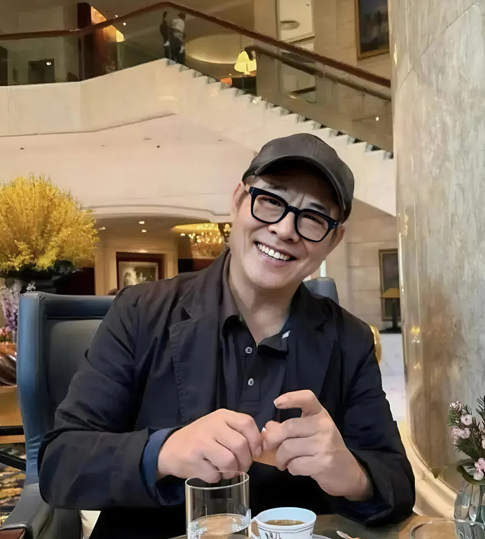 Hình ảnh mới nhất của nam diễn viên Lý Liên Kiệt sau nhiều năm vướng bê bối ăn chặn 1.200 tỷ tiền từ thiện. (Ảnh: Sohu)