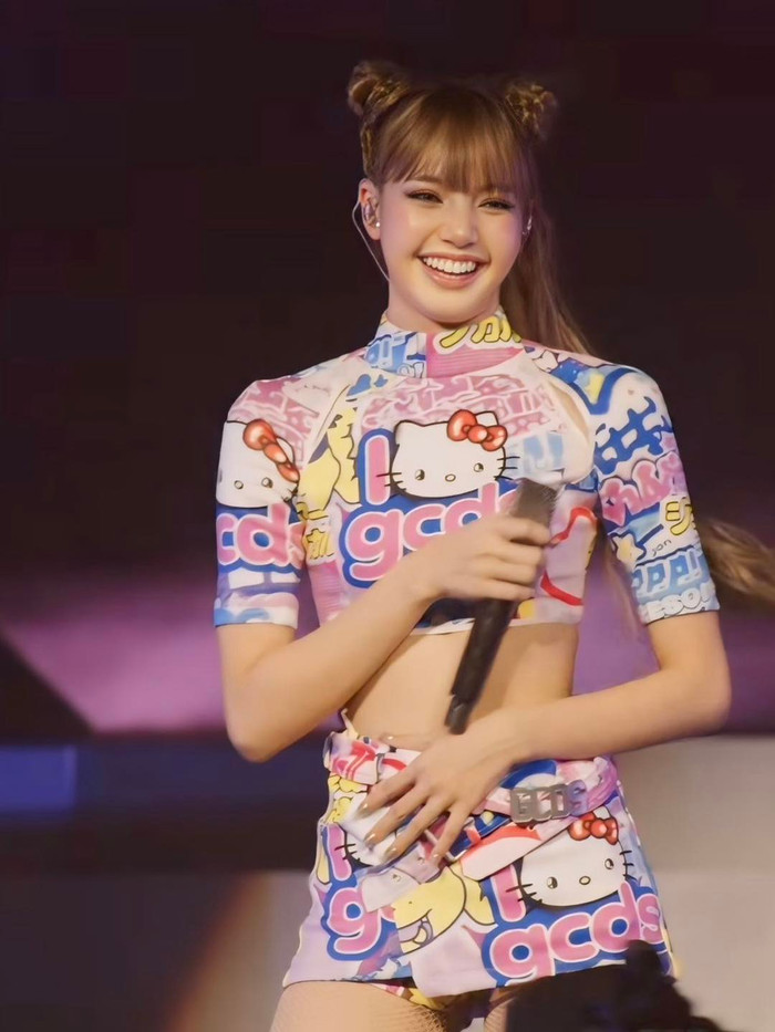 Lisa và màn trình diễn gây tranh cãi tại Coachella 2025: Đâu là giới hạn của Kpop? Ảnh 5