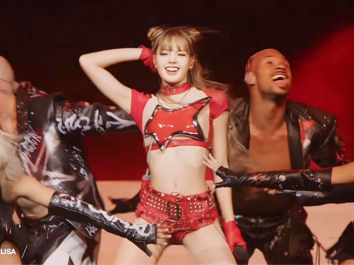 Lisa và màn trình diễn gây tranh cãi tại Coachella 2025: Đâu là giới hạn của Kpop? Ảnh 4