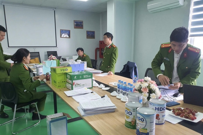 Hàng trăm loại sữa đã được đường dây này sản xuất, bán ra thị trường. (Ảnh: Báo Thanh Niên)