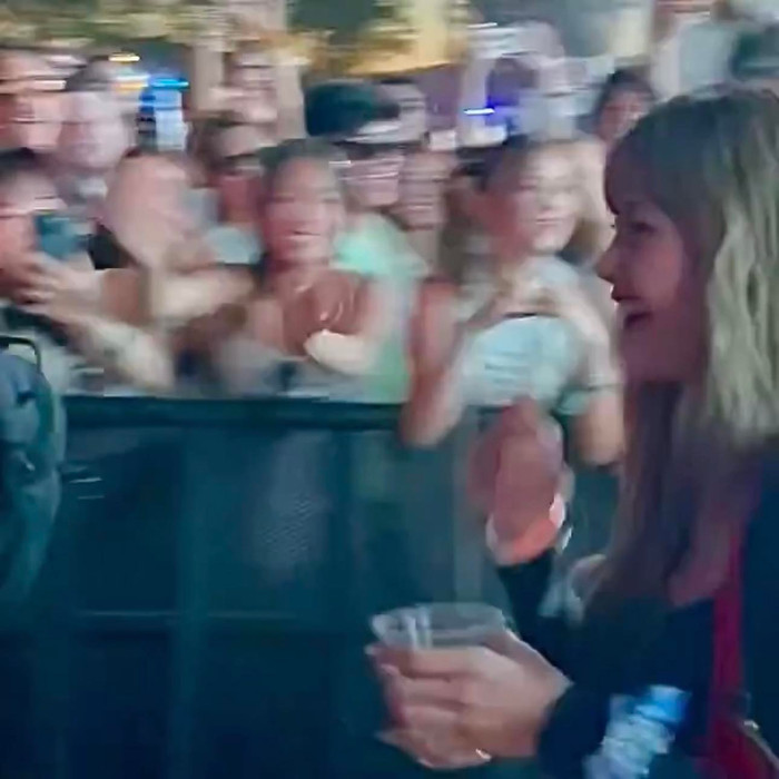 Ngay lúc này: Lisa và Rosé bị bắt gặp tại Coachella để ủng hộ Jennie Ảnh 4