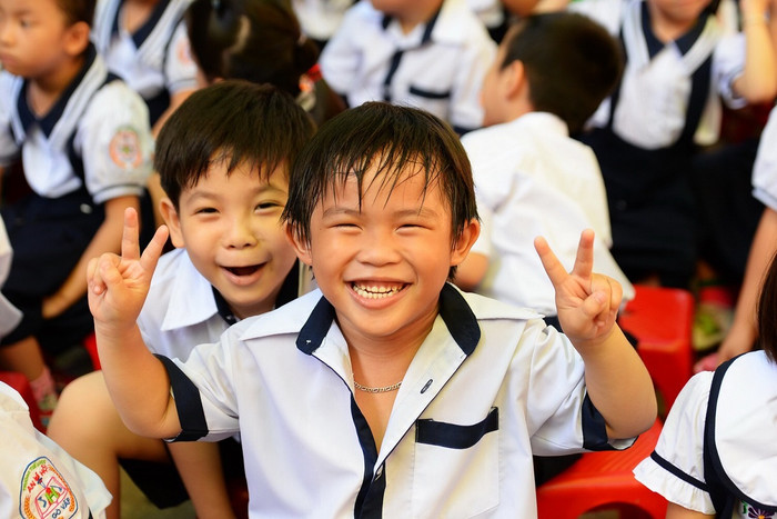 Nhiều em học sinh tiểu học khiến cộng đồng mạng phải phì cười bởi những bài văn vừa ngây ngô vừa dễ thương do chính các em viết nên. Ảnh minh họa