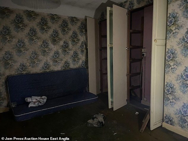 Căn nhà bán mãi không ai dám mua, khách hàng 'tháo chạy' khi đọc dòng chữ trước cửa Ảnh 3