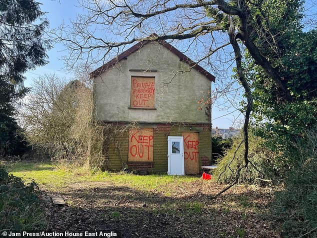 Căn nhà bán mãi không ai dám mua, khách hàng 'tháo chạy' khi đọc dòng chữ trước cửa Ảnh 2