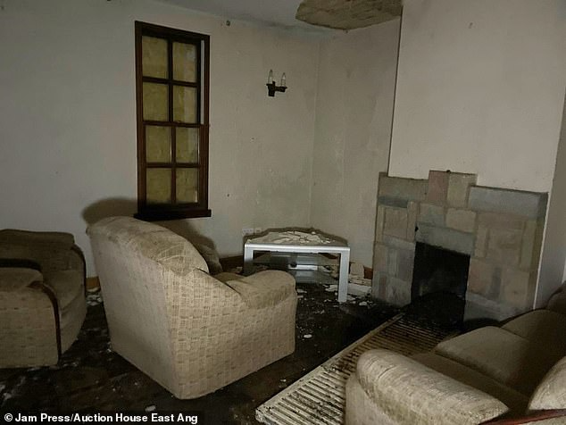 Căn nhà bán mãi không ai dám mua, khách hàng 'tháo chạy' khi đọc dòng chữ trước cửa Ảnh 1