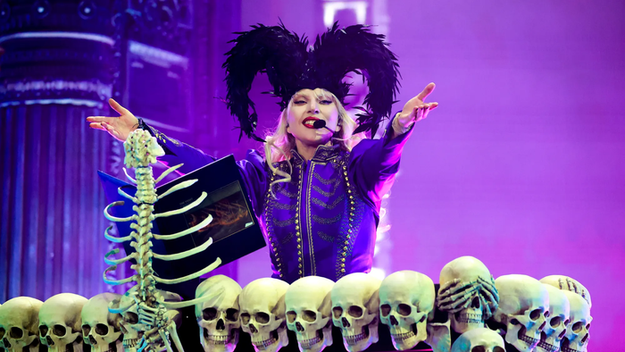 Lady Gaga tại Coachella 2025: Khi Gothic Glamour trở thành bản tuyên ngôn giữa sa mạc Ảnh 4