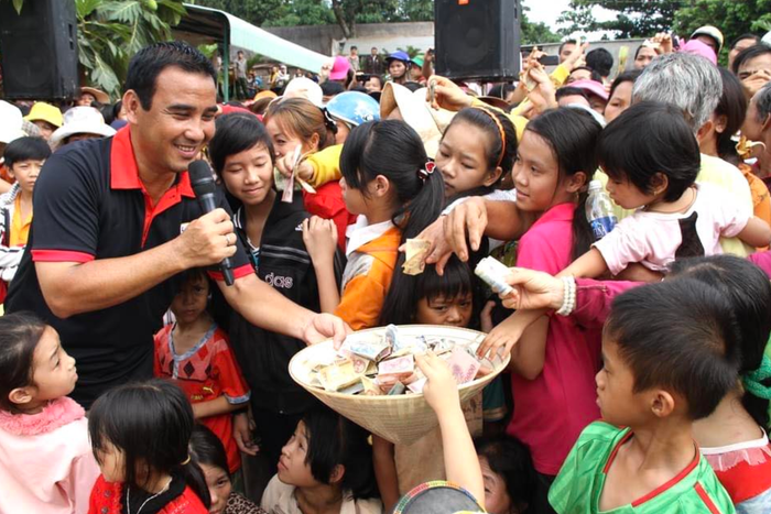 Showbiz 24h: MC Quyền Linh đăng tâm thư nửa đêm sau khi bị một nhà sản xuất tố bội tín. Ảnh: FBNV