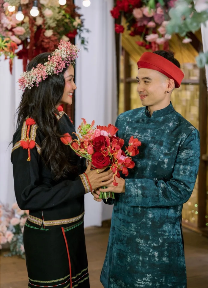 Showbiz 24h: H'Hen Niê và chồng đã làm lễ cưới vào tháng 3 năm nay. Ảnh: FBNV