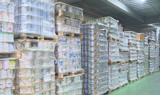 Kho hàng sữa bột giả vừa bị triệt phá.