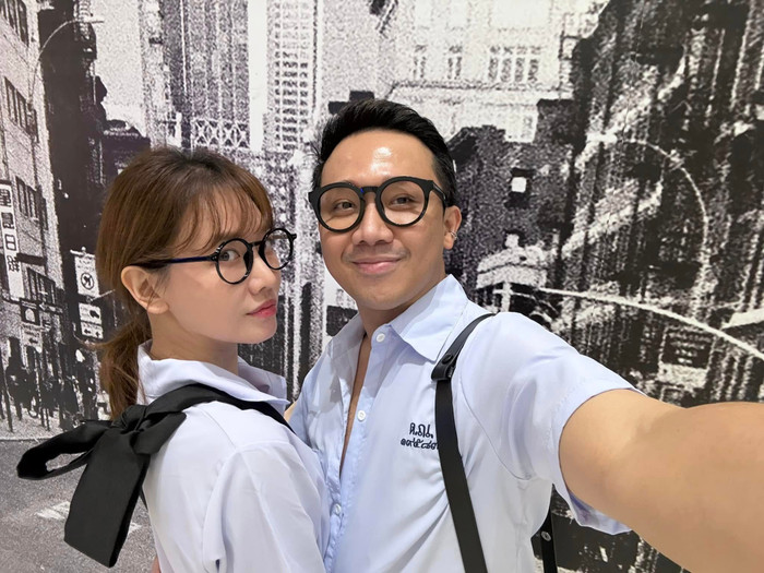 Trấn Thành và Hari Won có cuộc sống hôn nhân hạnh phúc, vui vẻ bên nhau. (Ảnh: FBNV)