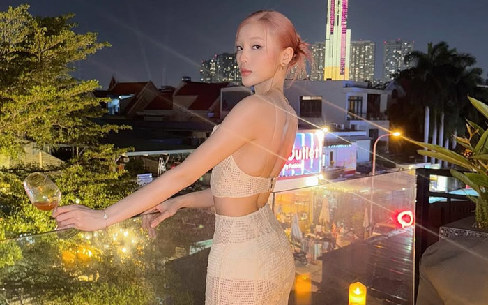 Hoa hậu Kỳ Duyên mặc xuyên thấu, lộ nội y 'bỏng mắt' đi ăn sinh nhật Ảnh 2