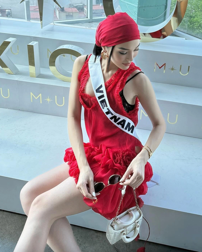 Mốt diện đồ lộ nội y được Hoa hậu Kỳ Duyên 'lăng xê' ngay cả khi cô tham dự Hoa hậu Hoàn vũ 2024 tại Mexico. (Ảnh: FBNV)