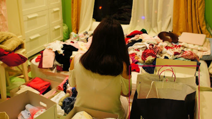 Một người phụ nữ bị chẩn đoán viêm phổi do nấm sau khi phân loại tủ quần áo cũ. (Ảnh minh hoạ)